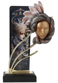 Mask trophy with crystal support