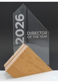 Trofeo de metacrilato con base de madera