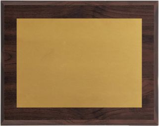Plaque commémorative en bois de noyer foncé avec plaque dorée