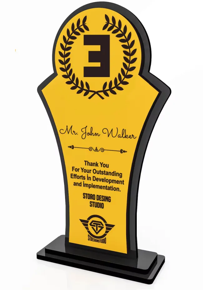 Troféu acrílico dourado