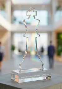 Trofeo de ajedrez en acrlico transparente