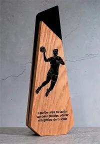 Trofeo de balonmano femenino en madera