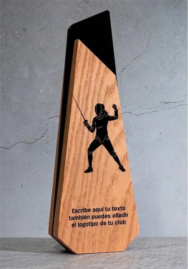 Trophée d'escrime en bois