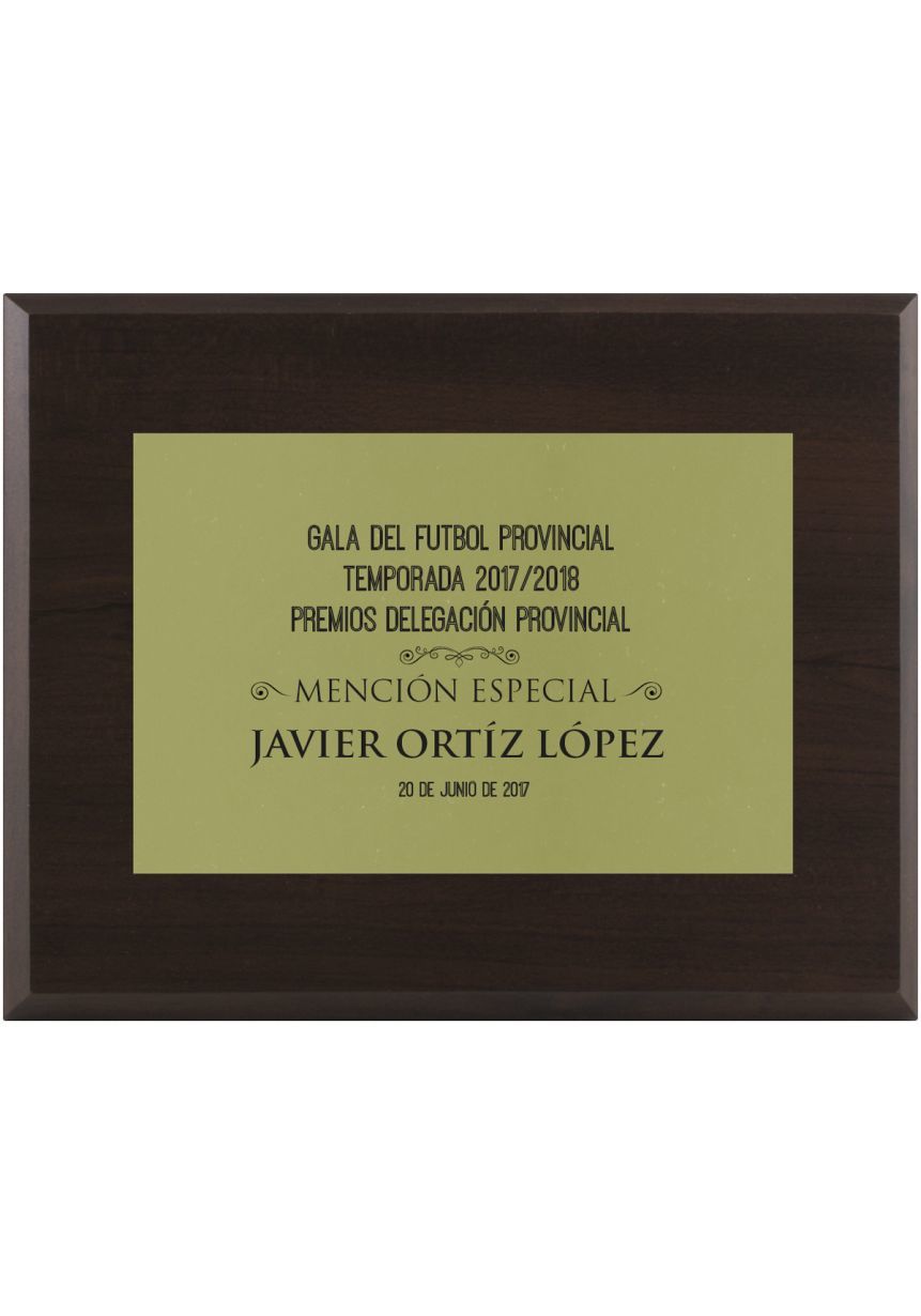 Placa de homenaje dorada con grabado