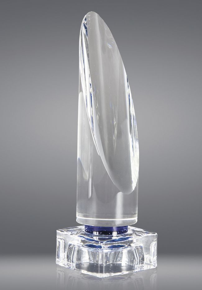 Trofeo de cristal forma prisma circular y base