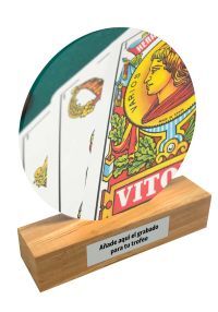 Trofeo de metacrilato y base de madera de Cartas