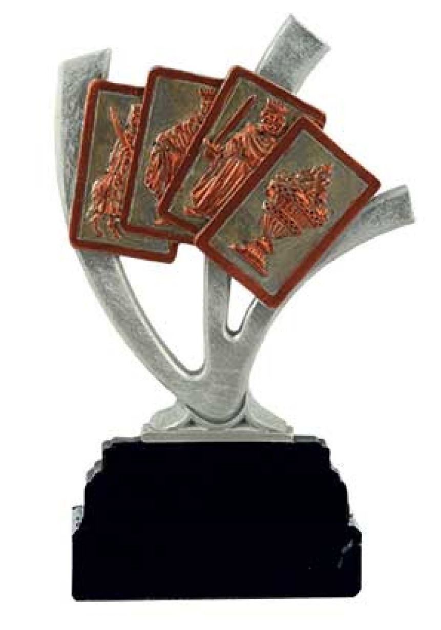 Trofeo figura cartas de raíz invertida