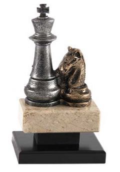 Trofeo de Ajedrez con figuras del rey y caballo Thumb