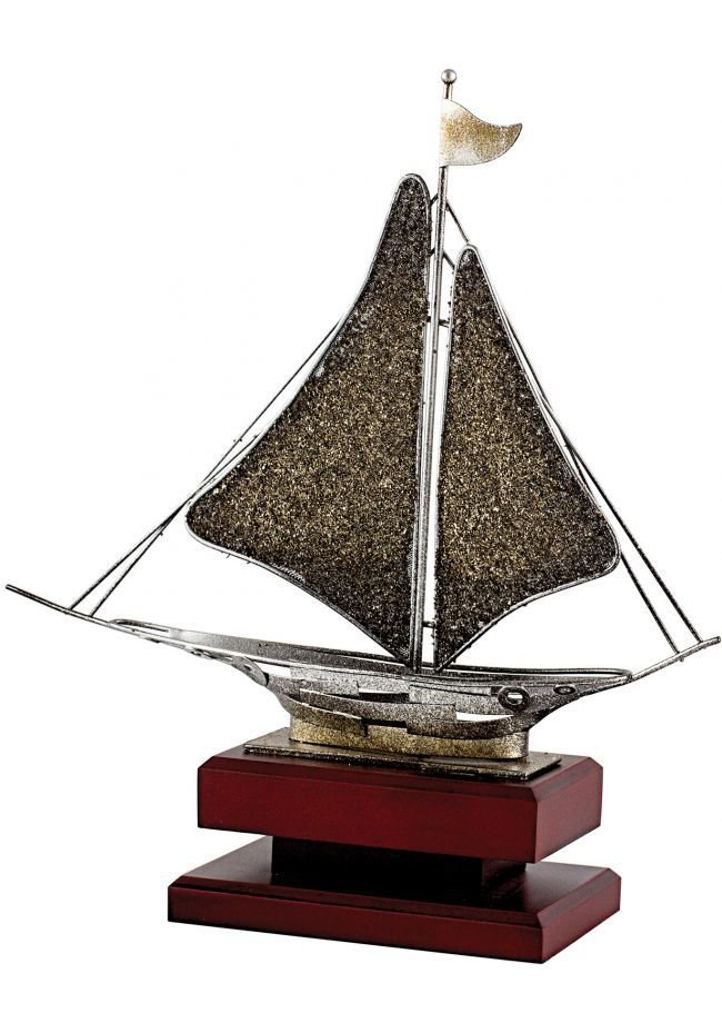 Trofeo de Vela con figura de barco en forja