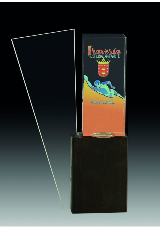 Trofeo de cristal rectangular y detalle trapecio invertido impreso color Trofeo de cristal rectangular y detalle trapecio invertido impreso color