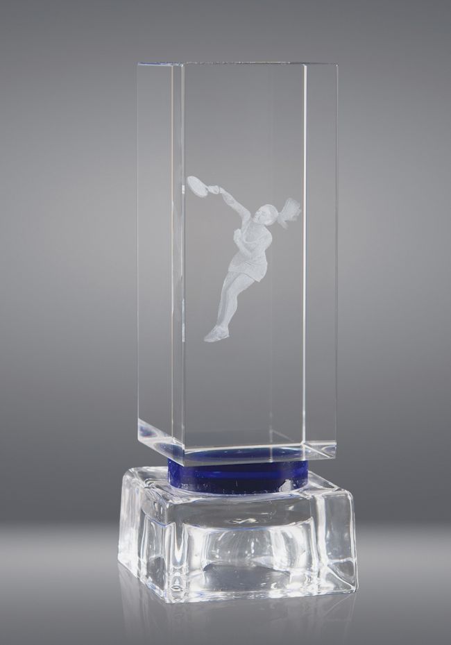 Trofeo de cristal forma prisma cuadrado base cristal azul Trofeo de cristal forma prisma cuadrado base cristal azul