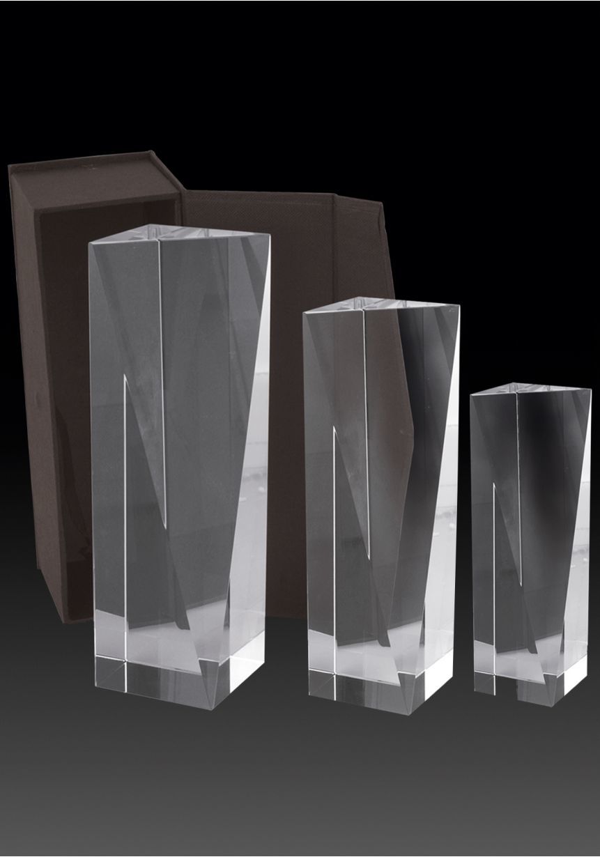 Trofeo de cristal forma prisma regular