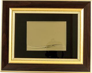 Placa de homenaje forma rectangular tipo cuadro doble madera-dorado sublimación