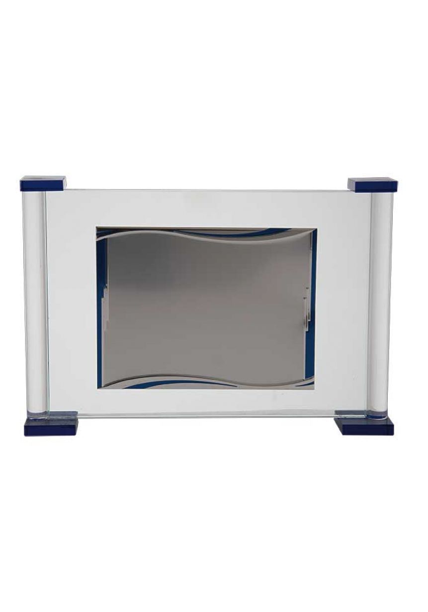 Placa de homenaje cristal en forma rectangular con dos columnas laterales azul