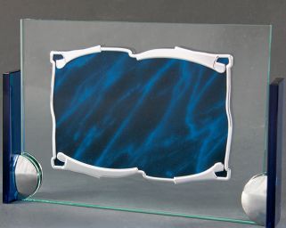 Placa de homenaje cristal en forma rectangular con dos columnas laterales azul